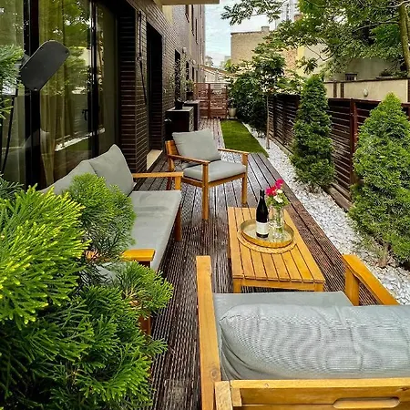 Corner * 布加勒斯特