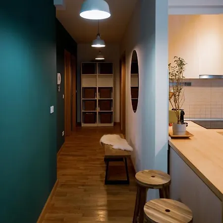 Corner * 布加勒斯特